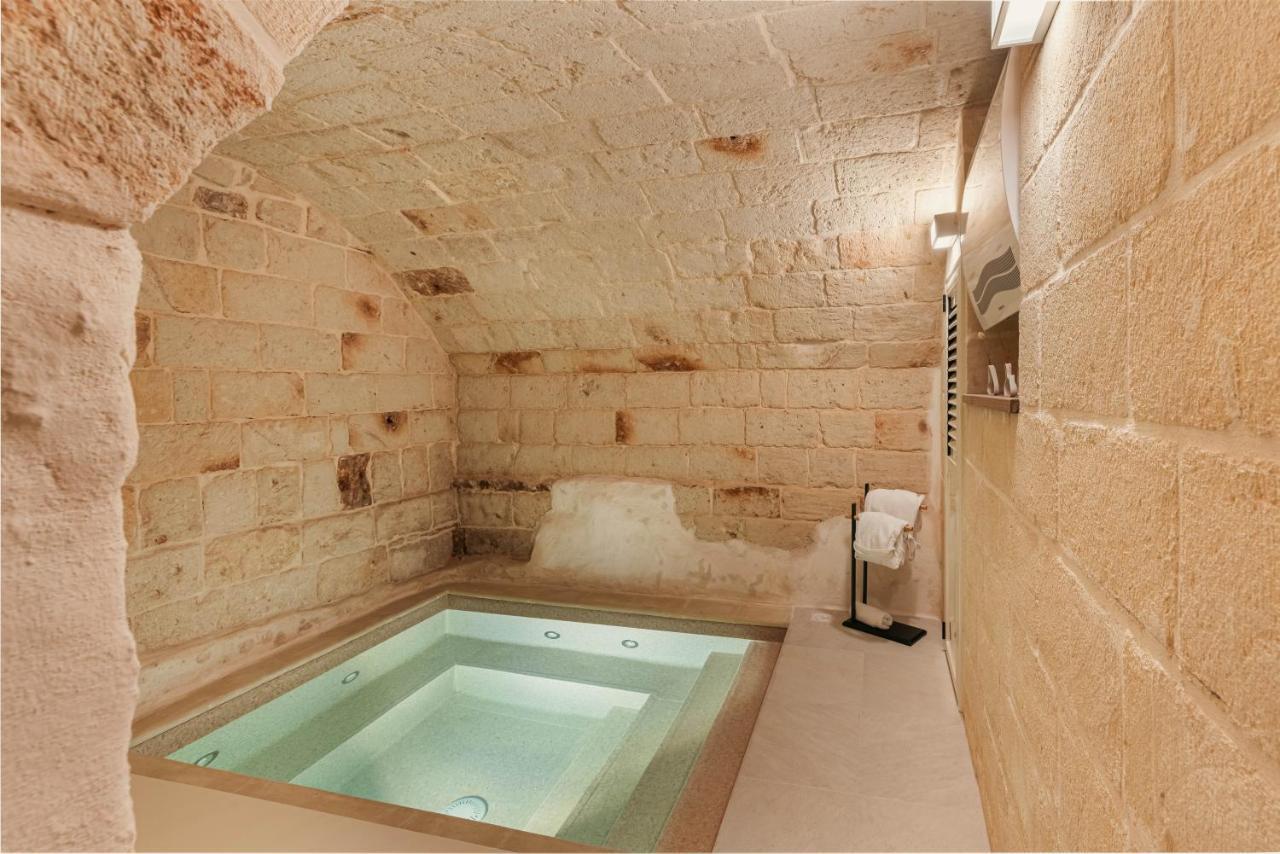 Exclusive - Con Idromassaggio Jacuzzi *